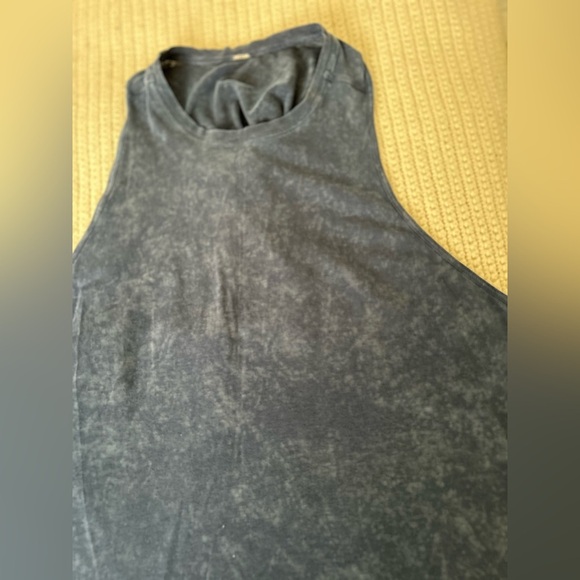 Lululemon twist back camisole - Picture 7 of 9